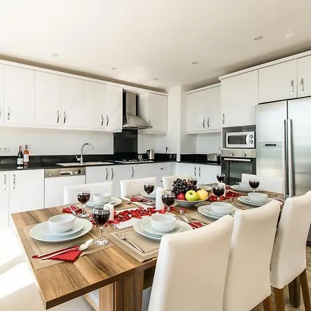 Villa Sleeps 8 With Pool And Air Con