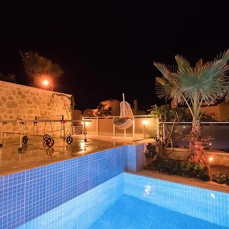 Sleeps 8 With Pool And Air Con Villa *