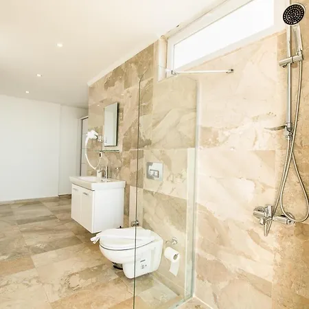 Sleeps 8 With Pool And Air Con Kalkan
