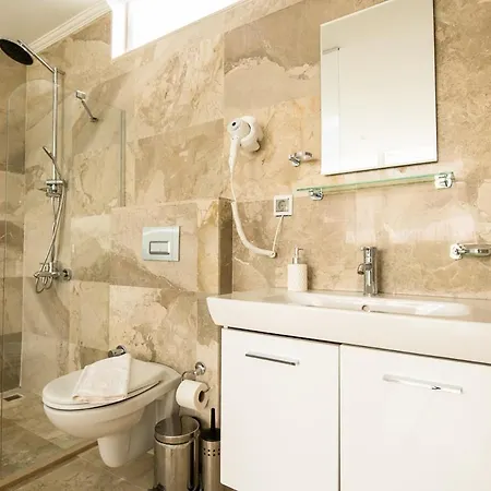 Sleeps 8 With Pool And Air Con Villa Kalkan