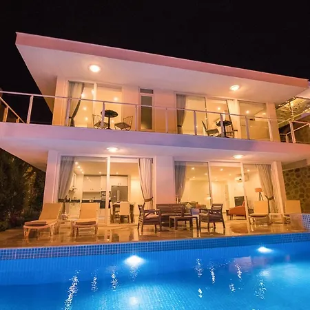 Villa Sleeps 8 With Pool And Air Con *
