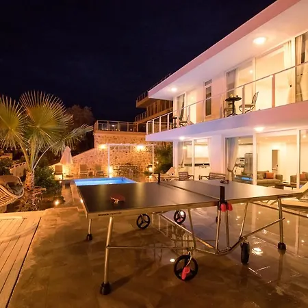 Vila Sleeps 8 With Pool And Air Con