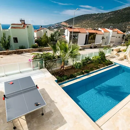Vila Sleeps 8 With Pool And Air Con
